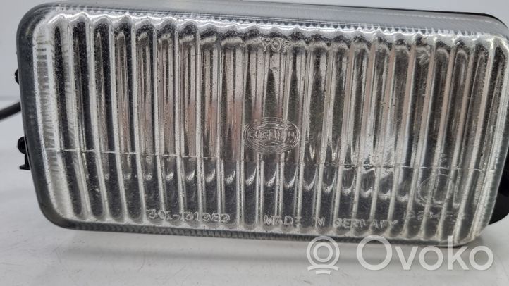 Audi 80 90 B3 Światło przeciwmgłowe przednie 301131989