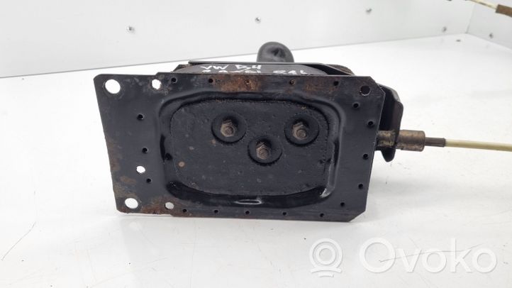 Volkswagen PASSAT B4 Gear selector/shifter (interior) 357713265A