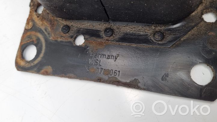 Volkswagen PASSAT B4 Lewarek zmiany biegów / górny 357713265A