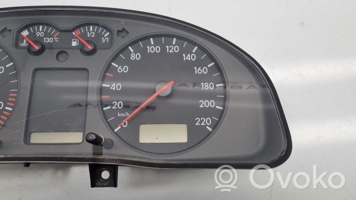 Volkswagen PASSAT B5 Speedometer (instrument cluster) 3B0919881P