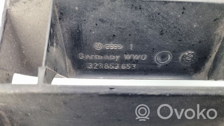 Volkswagen PASSAT B2 Oberes Gitter vorne 323853653