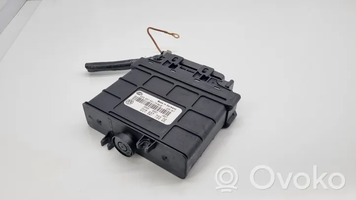 Volkswagen Golf III Gearbox control unit/module 01M927733DE