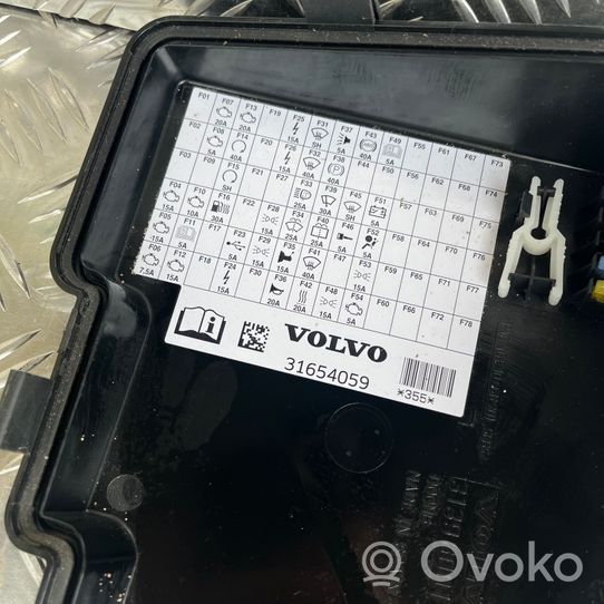 Volvo XC60 Pokrywa skrzynki bezpieczników 31654059