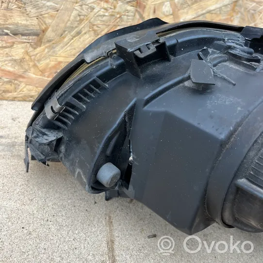 Volvo V70 Priekšējais lukturis 8693548