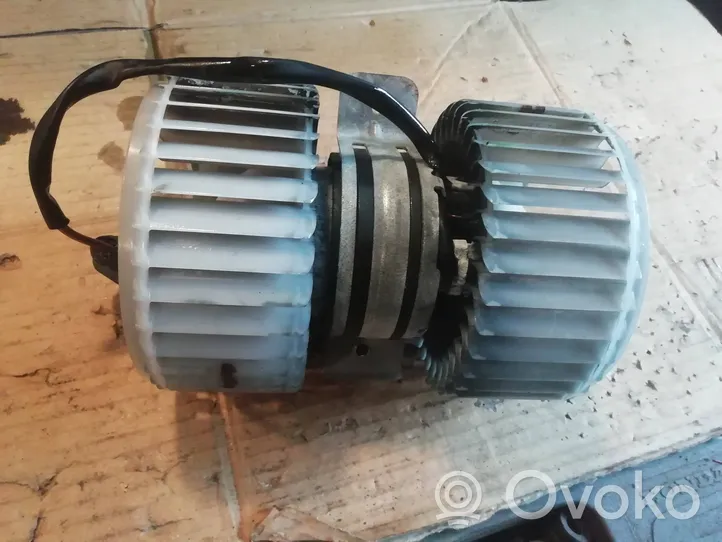 Audi A8 S8 D3 4E Ventola riscaldamento/ventilatore abitacolo 0130111047