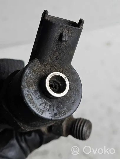 Renault Kangoo I Injecteur de carburant 0445110144