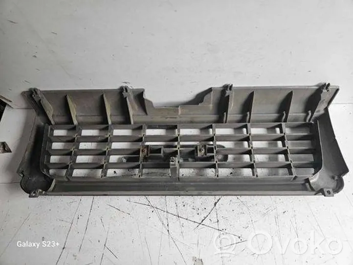 Opel Monterey Maskownica / Grill / Atrapa górna chłodnicy 