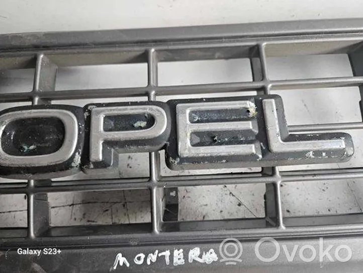 Opel Monterey Griglia superiore del radiatore paraurti anteriore 