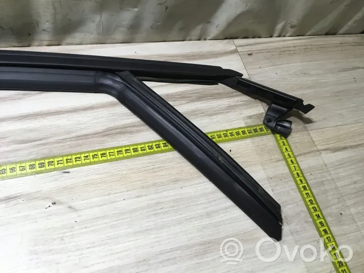 Citroen C5 Aircross Rivestimento modanatura del vetro della portiera anteriore 9811246680