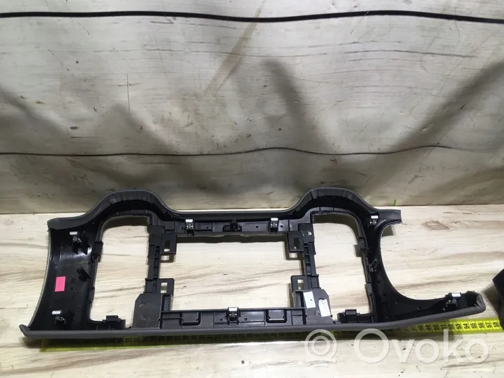 Citroen C5 Aircross Radion/GPS-laitteen pääyksikön kehys 9817139677