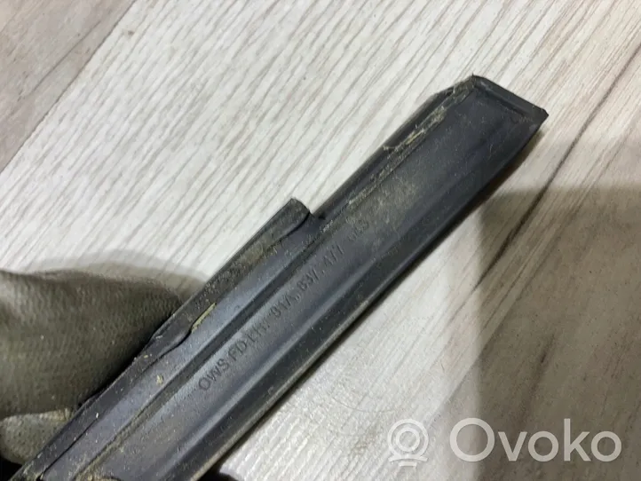 Audi Q2 - Rivestimento modanatura del vetro della portiera anteriore 81A837477