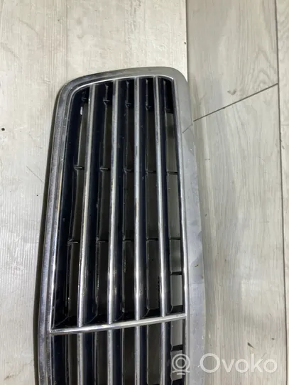 Mercedes-Benz CLK A208 C208 Grille de calandre avant A2088800085