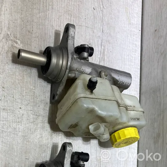 Skoda Rapid (NH) Maître-cylindre de frein 1k0945459c