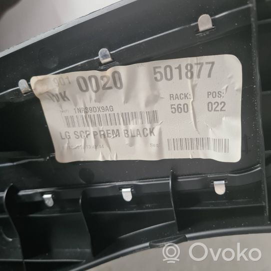 Jeep Grand Cherokee Kita bagažinės apdailos detalė 101049070BLR