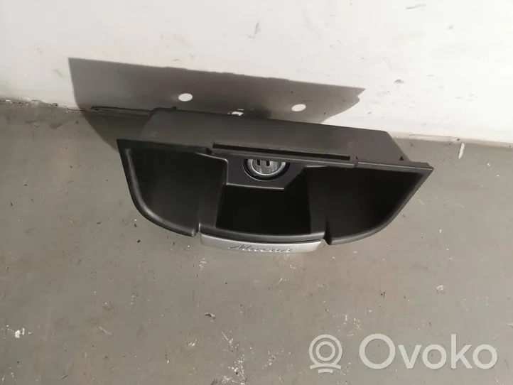 Porsche Macan Altri elementi della console centrale (tunnel) 95B857921B