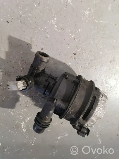 Mercedes-Benz C W205 Pompe à eau de liquide de refroidissement A0005002686