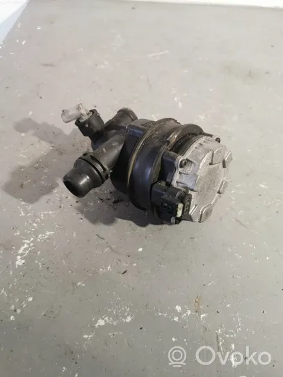 Mercedes-Benz C W205 Pompe à eau de liquide de refroidissement A0005002686