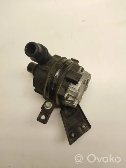 Mercedes-Benz C W205 Pompe à eau de liquide de refroidissement A0005002686