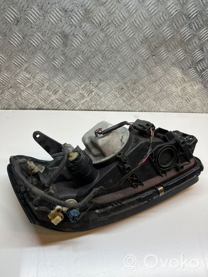 Subaru Outback Lampa przednia 10020656