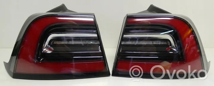 Tesla Model 3 Set di luci posteriori 1077399-00-C