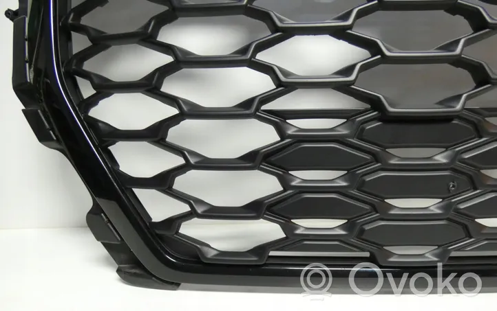 Audi RS Q3 Sportback Etupuskurin ylempi jäähdytinsäleikkö 83f853651b