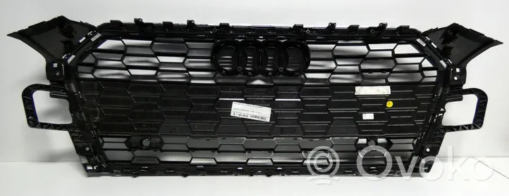 Audi A5 Maskownica / Grill / Atrapa górna chłodnicy 8W6853651BE