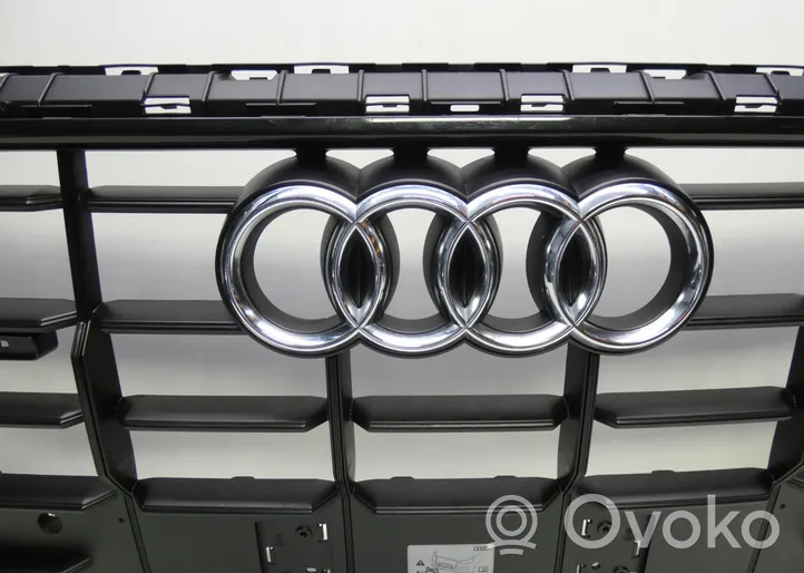 Audi Q8 Etupuskurin ylempi jäähdytinsäleikkö 4M8853651A