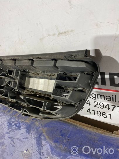 Volvo XC60 Grille calandre supérieure de pare-chocs avant 31333833