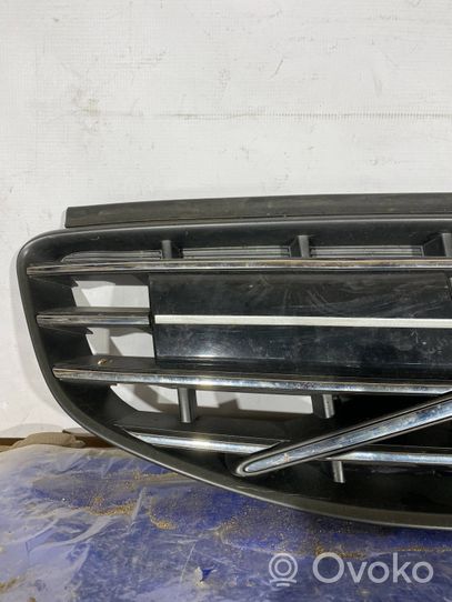 Volvo XC60 Grille calandre supérieure de pare-chocs avant 31333833