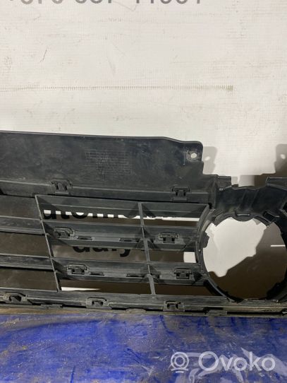 Volkswagen Jetta VI Maskownica / Grill / Atrapa górna chłodnicy 