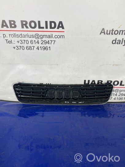 Audi A3 S3 8L Maskownica / Grill / Atrapa górna chłodnicy 8L0853651A