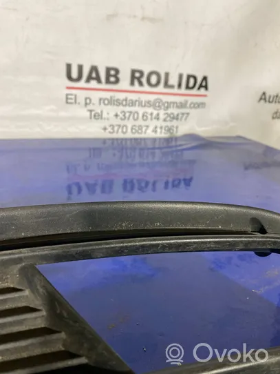 Audi A4 S4 B8 8K Priešrūkinio žibinto apdaila/ grotelės 8K0807681K