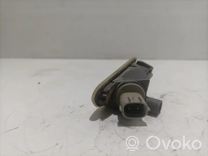 Toyota Aygo AB10 Lampa oświetlenia tylnej tablicy rejestracyjnej 812700H010