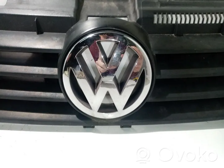 Volkswagen Polo Atrapa chłodnicy / Grill 6Q0853651