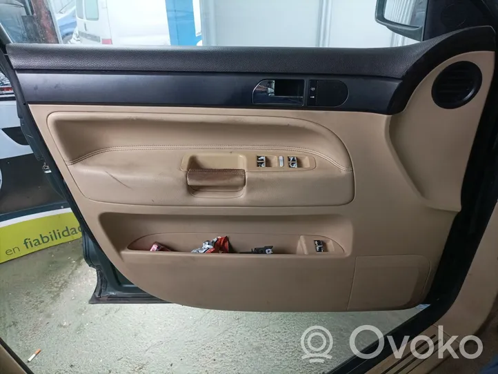 Volkswagen Touareg III Boczki / Poszycie drzwi przednich 7L6867011EK