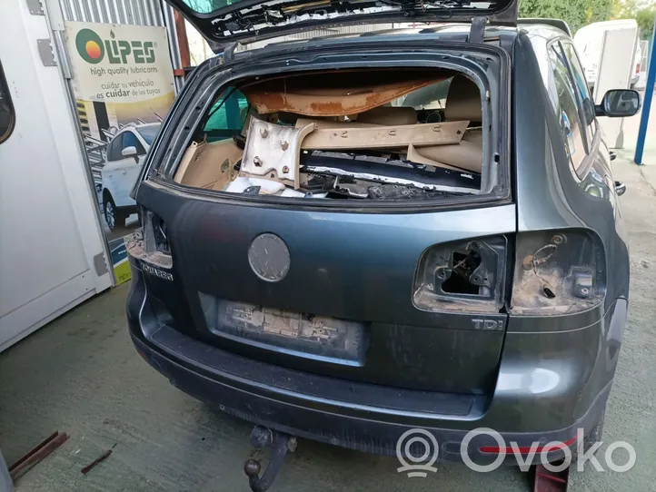 Volkswagen Touareg III Tylna klapa bagażnika 7L6827025AS