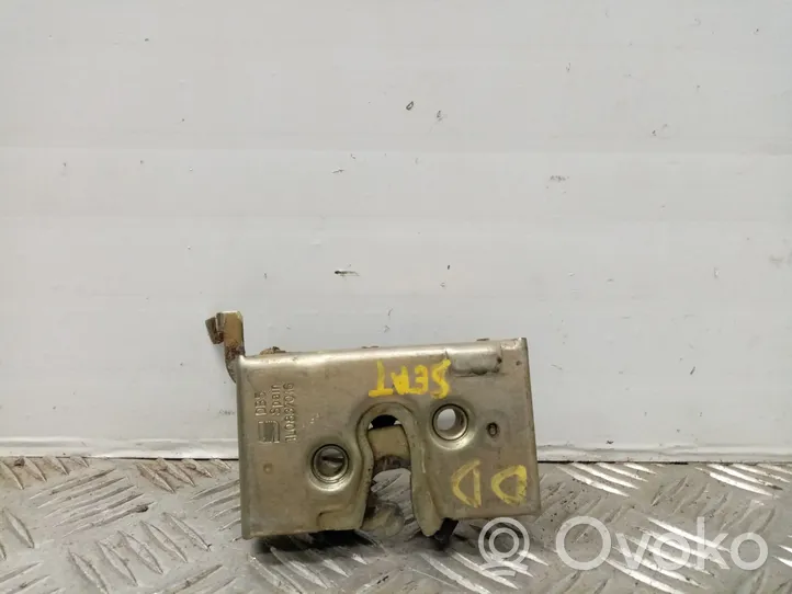 Seat Toledo I (1L) Front door lock 1L0837016