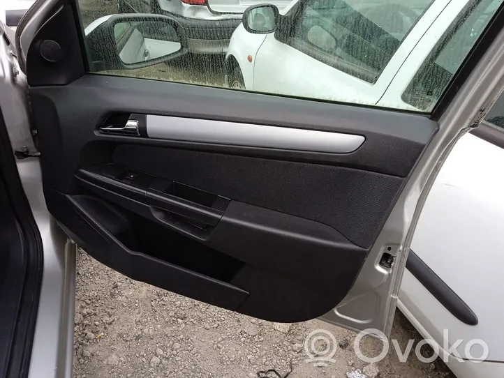 Opel Astra G Revestimiento de puerta delantera 13153882