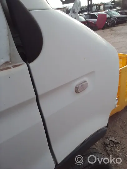 Renault Master I Kierunkowskaz błotnika przedniego 