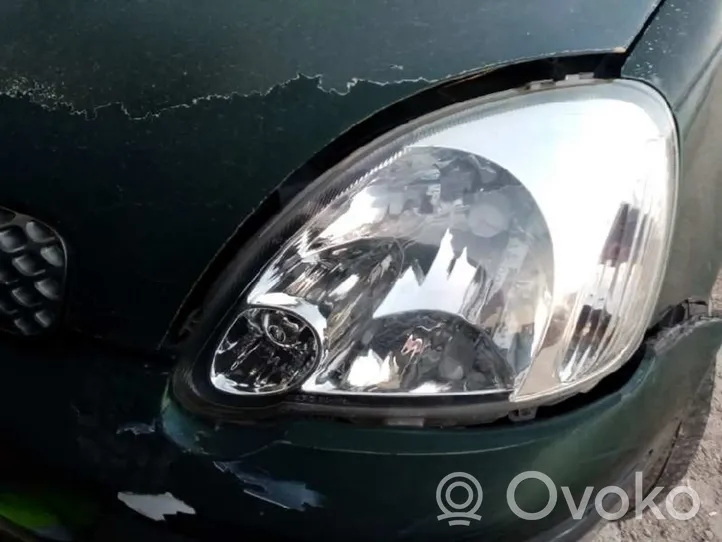 Toyota Yaris Verso Lampa przednia 811700D080