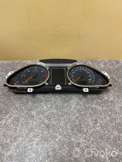 Audi A6 S6 C6 4F Speedometer (instrument cluster) 4F0920933J