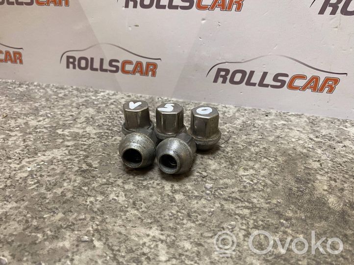 Volvo V50 Nuts/bolts 