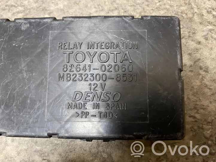 Toyota Corolla E120 E130 Citu veidu vadības bloki / moduļi 8264102060