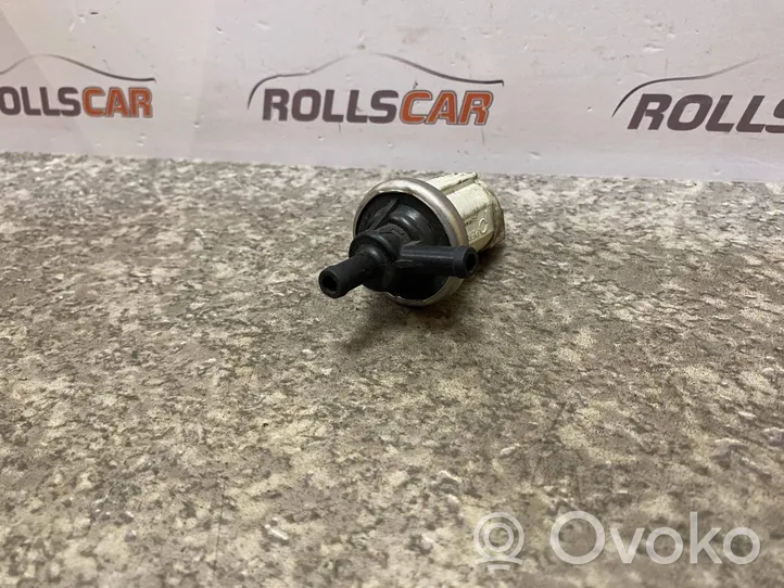 Audi 80 90 S2 B4 Turboahtimen magneettiventtiili 72196603