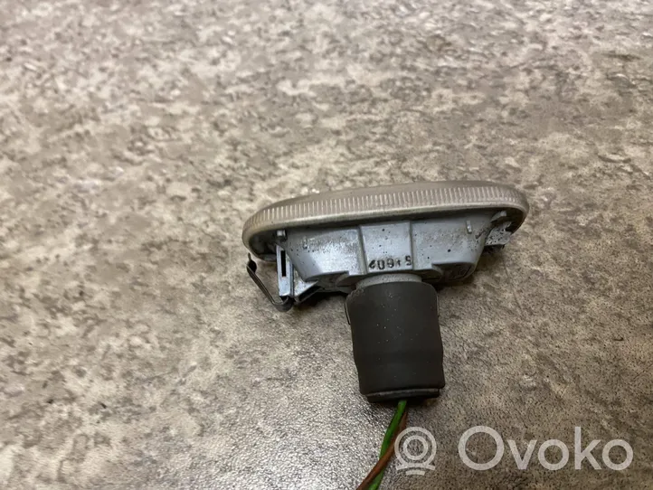 Audi A4 S4 B6 8E 8H Feu clignotant répétiteur d'aile avant 8E0949127