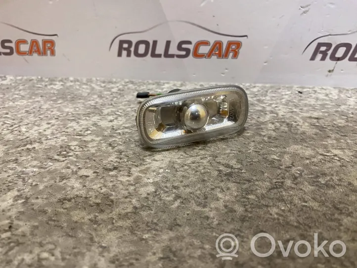 Audi A4 S4 B6 8E 8H Feu clignotant répétiteur d'aile avant 8E0949127