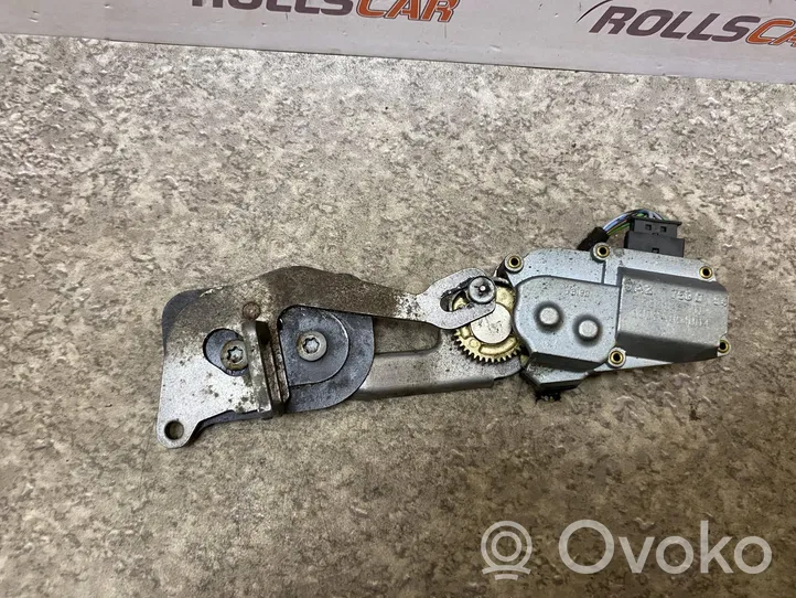 Mercedes-Benz E W211 Motorino di blocco/chiusura del portellone del bagagliaio A2117500184