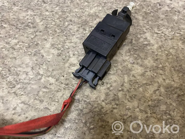 Mercedes-Benz E W211 Brake pedal sensor switch 0015454009