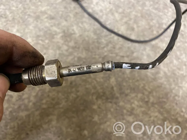 Mercedes-Benz E W211 Sensor de temperatura del escape A0051531028