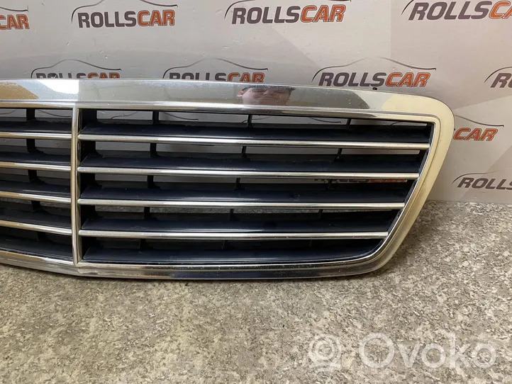 Mercedes-Benz C W203 Grille de calandre avant A2038800183